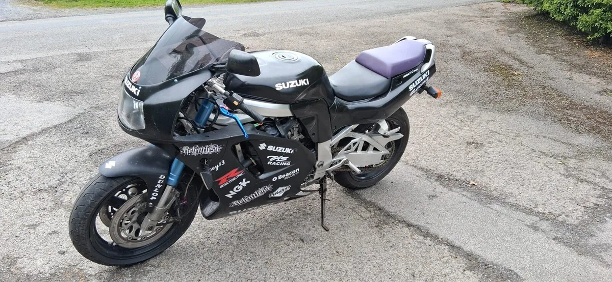Suzuki GSXr 750 - Image 2