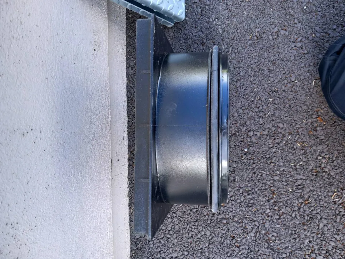 Manhole covers & frames. - Image 2