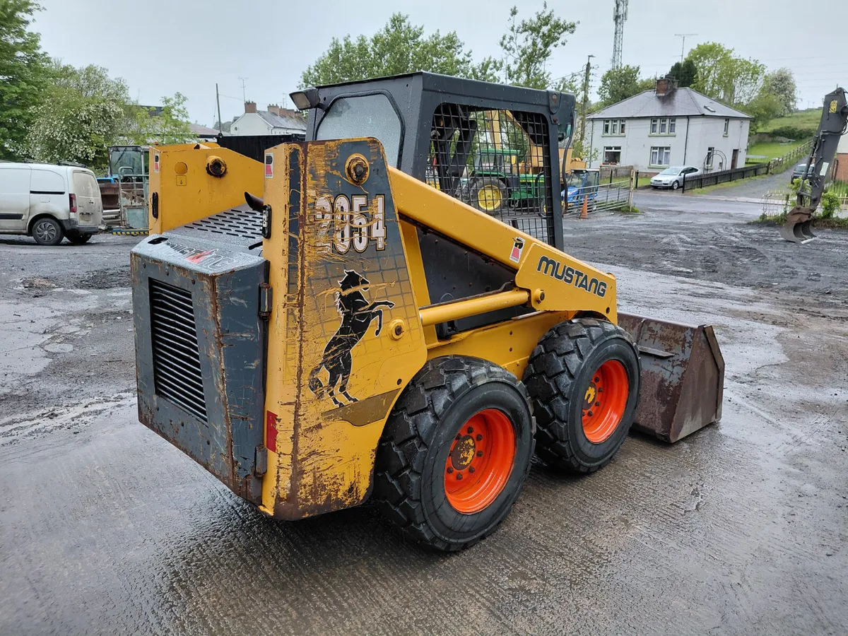 Mustang 2054 Skidsteer - Image 4