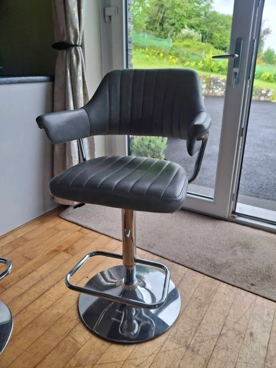 Bar stools - Image 1