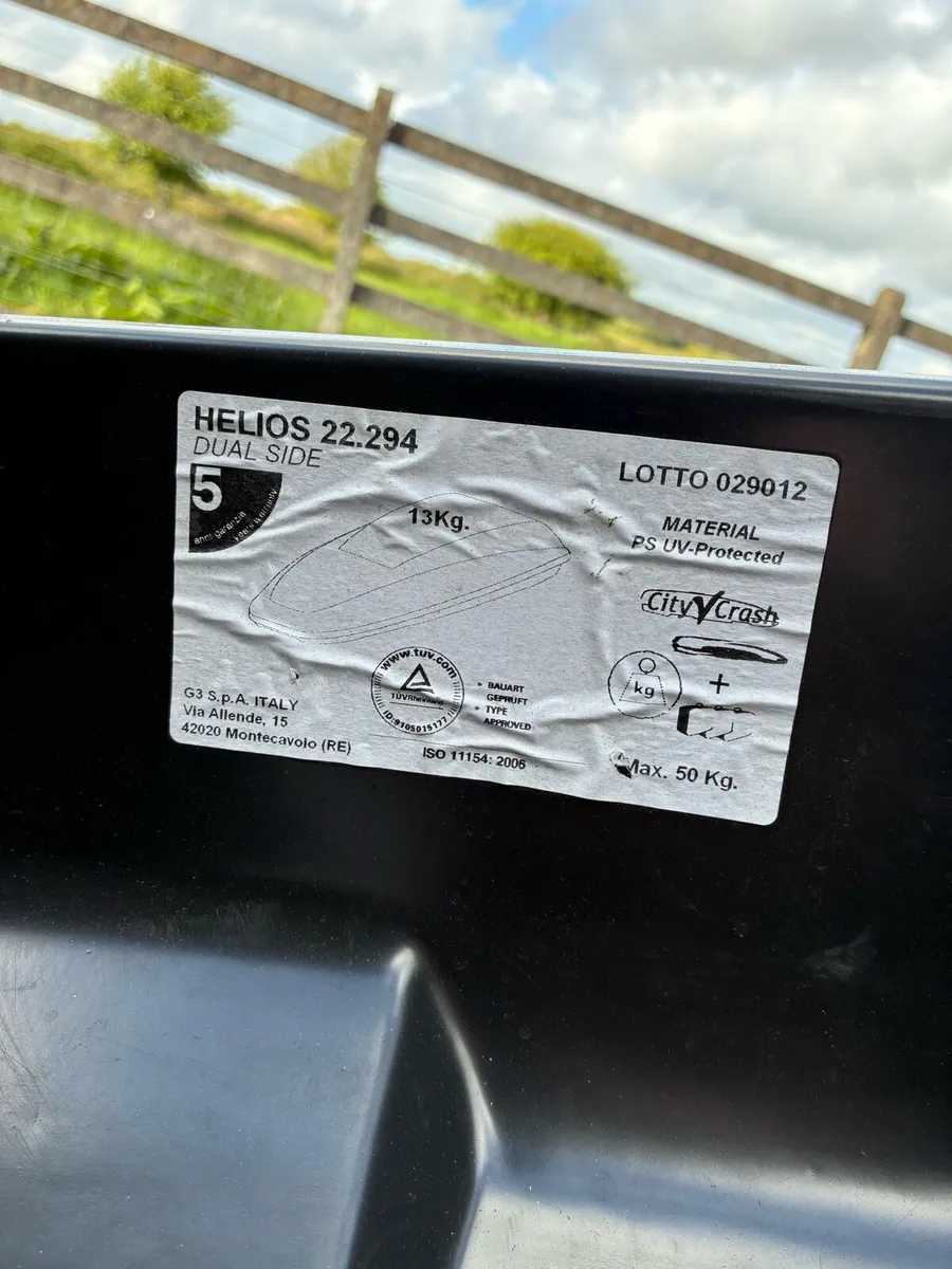 Roof box - Image 2