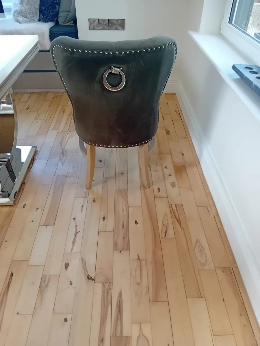 Kitchen table and chairs - Image 1