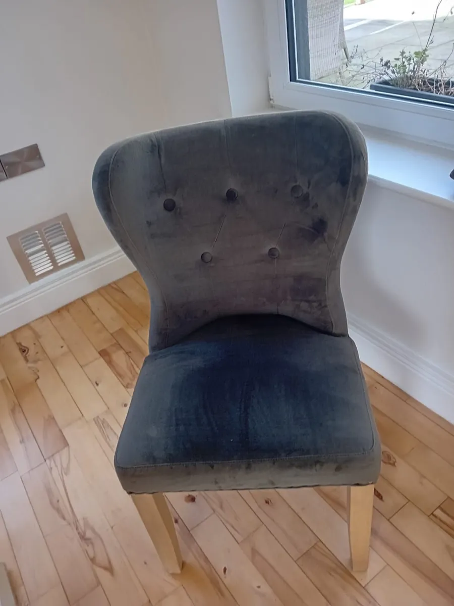 Kitchen table and chairs - Image 2