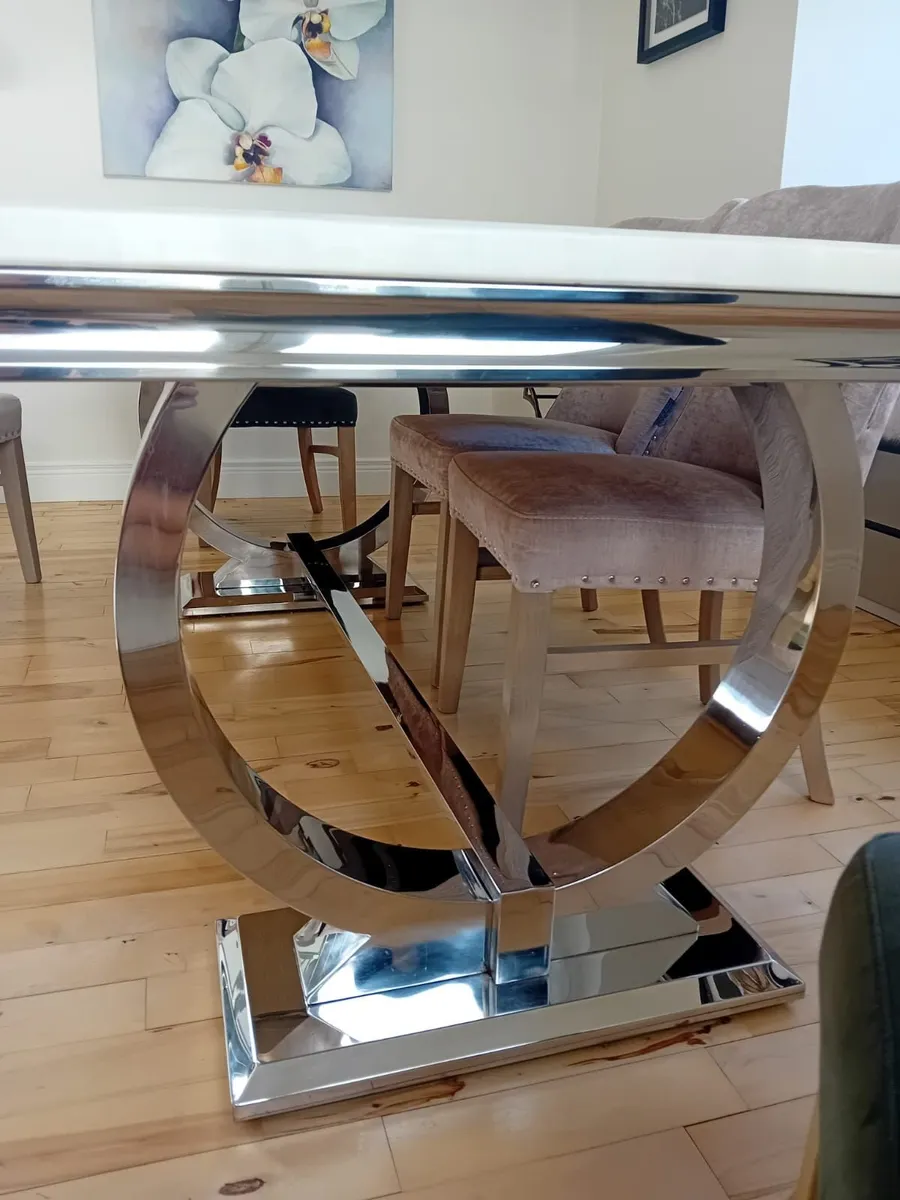 Kitchen table and chairs - Image 4