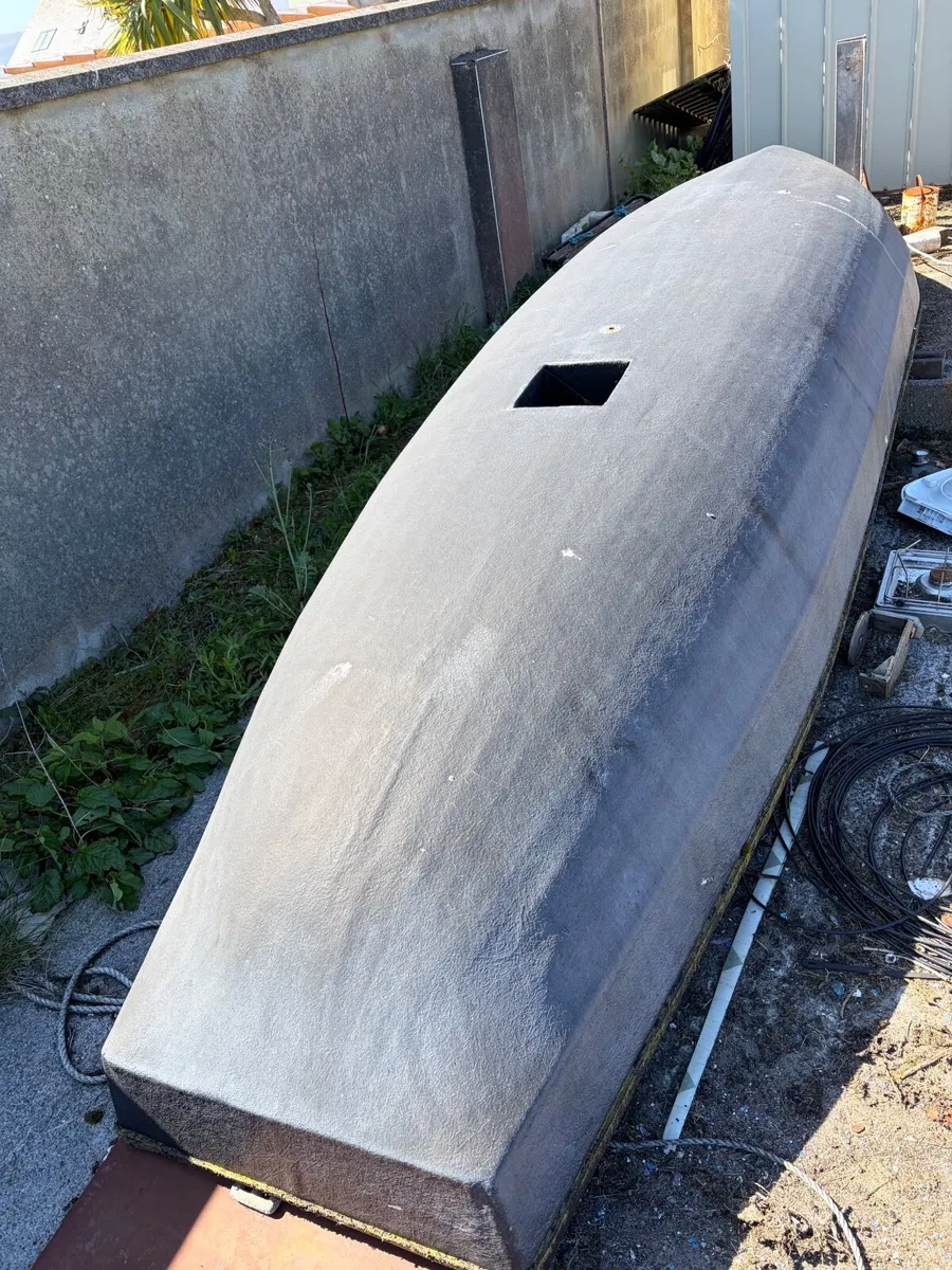 Fiberglass curragh with 2hp Honda - Image 1