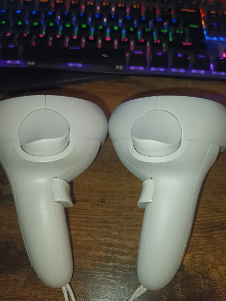 Meta Quest 2 VR Headset + Controllers. - Image 3