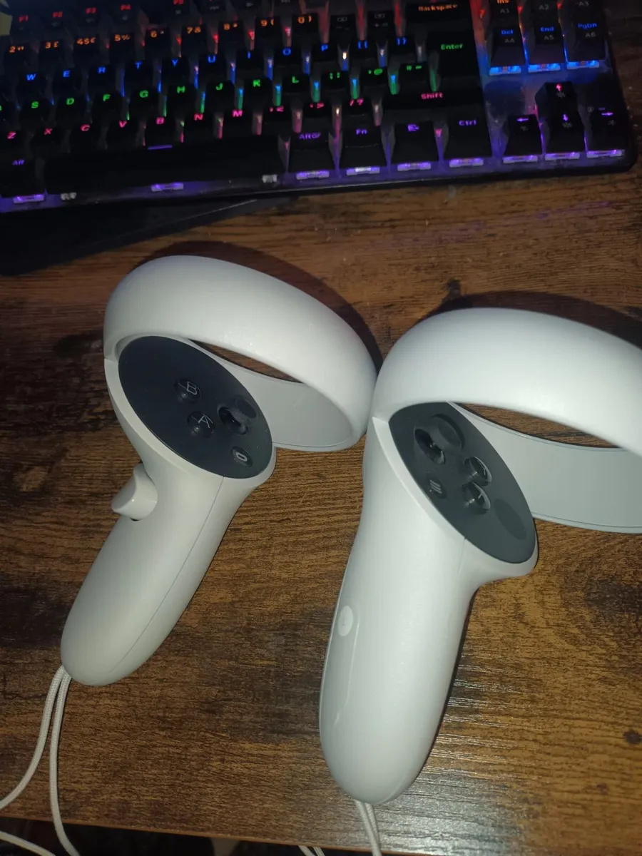 Meta Quest 2 VR Headset + Controllers. - Image 4