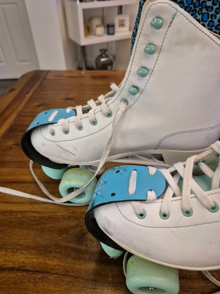 Roller skates - Image 2
