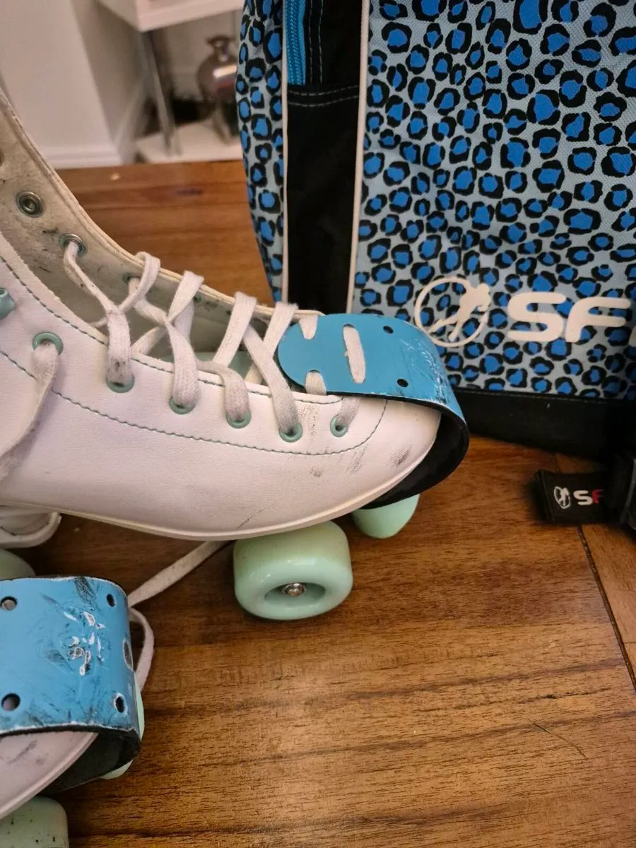 Roller skates - Image 1