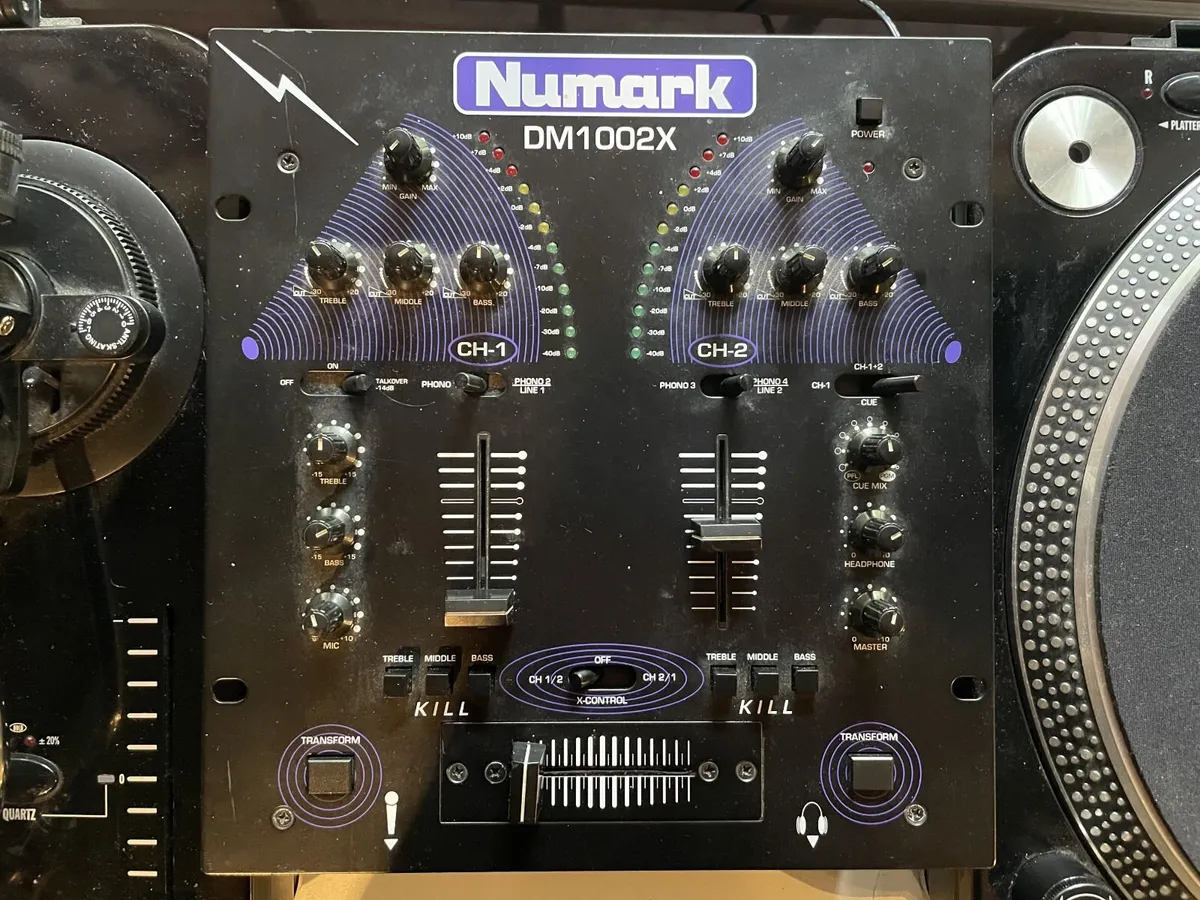 Numark DJ bundle - Decks, mixer and records. - Image 2