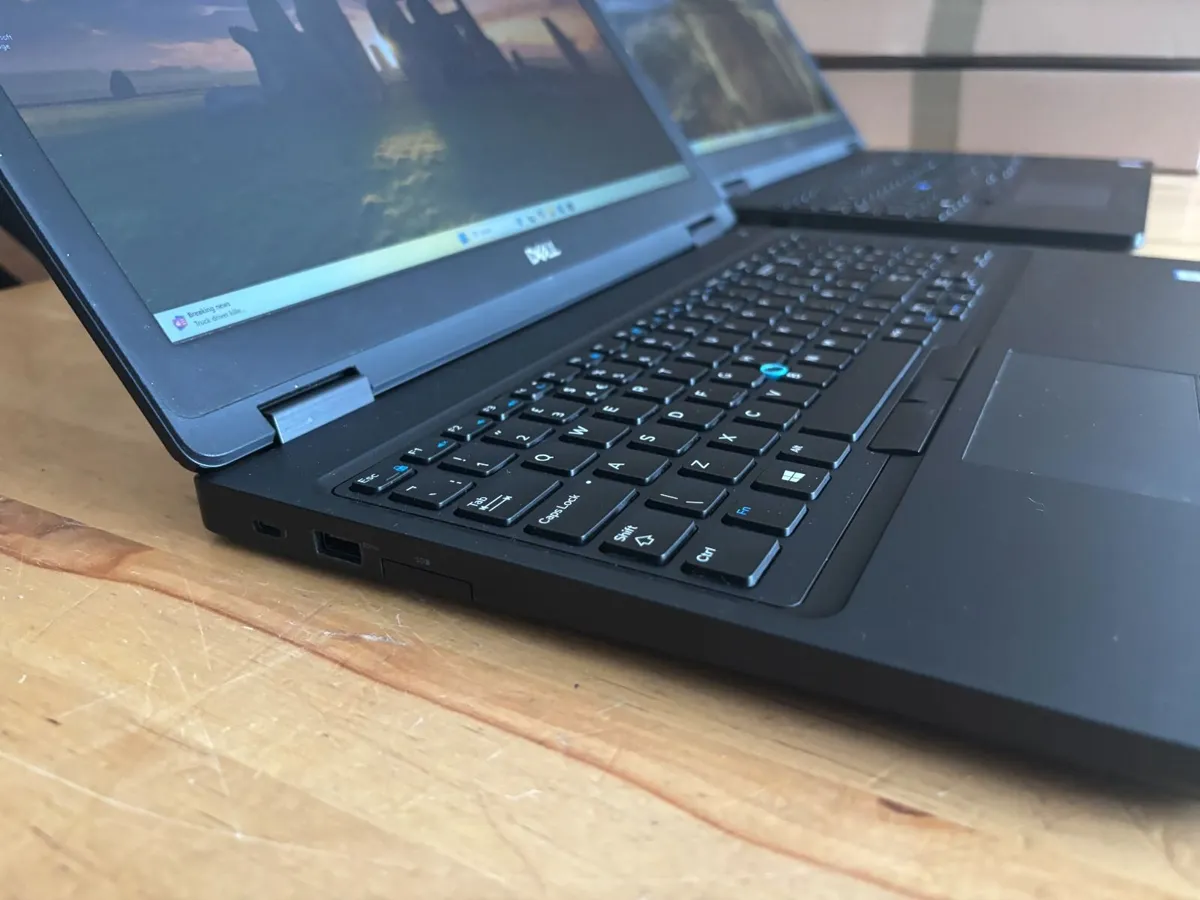 Dell Latitude 5591 Laptops- Hex i7-16Gb-Graphics - Image 2