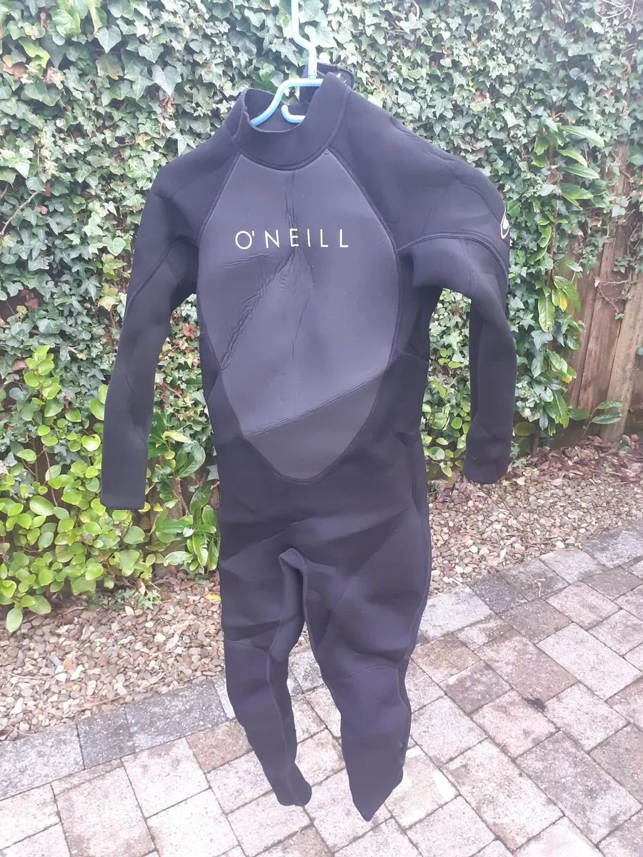 surfboard / wetsuit - Image 3