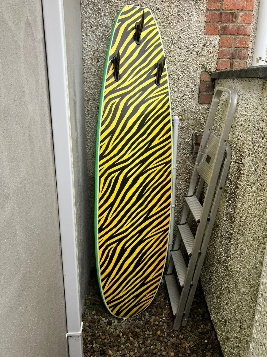 surfboard / wetsuit - Image 2