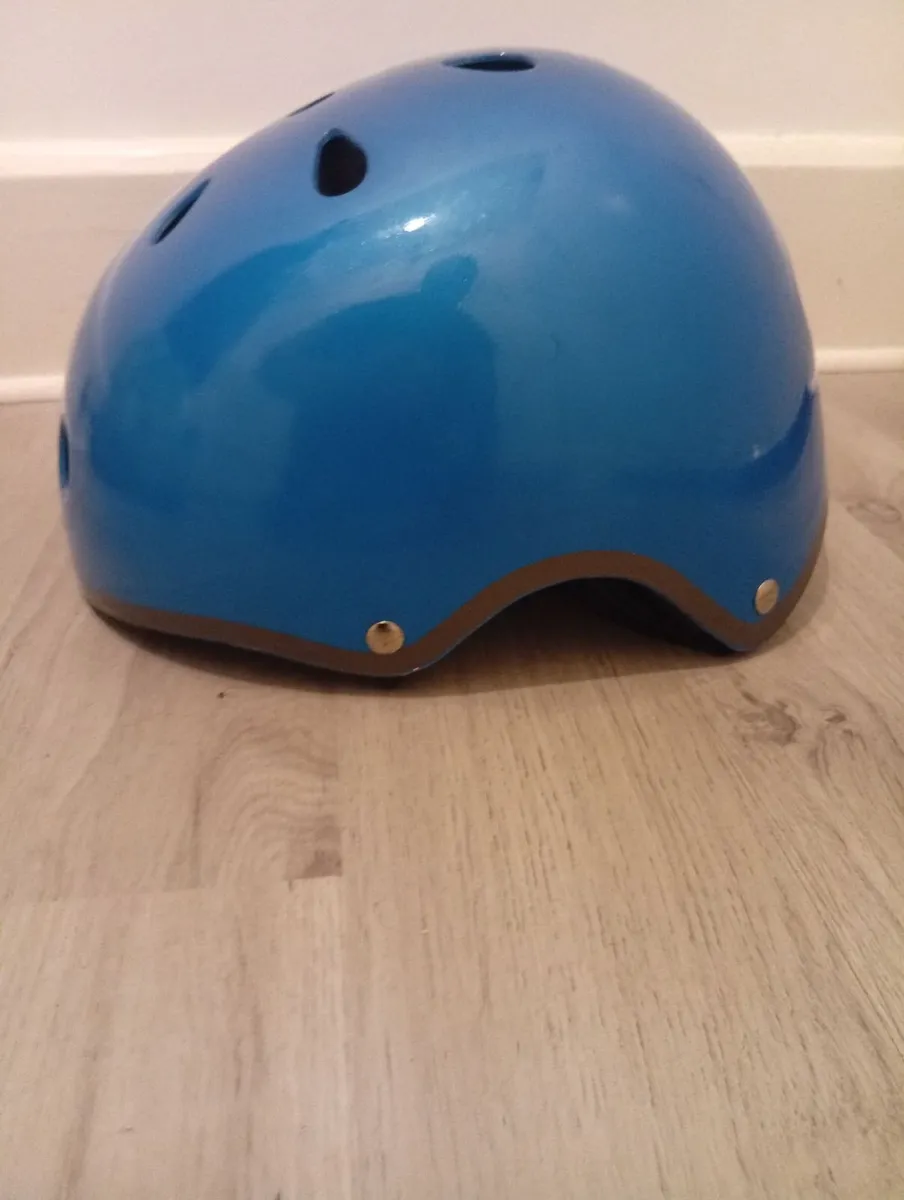 Quality Universal Helmet M-Size 2months old - Image 2