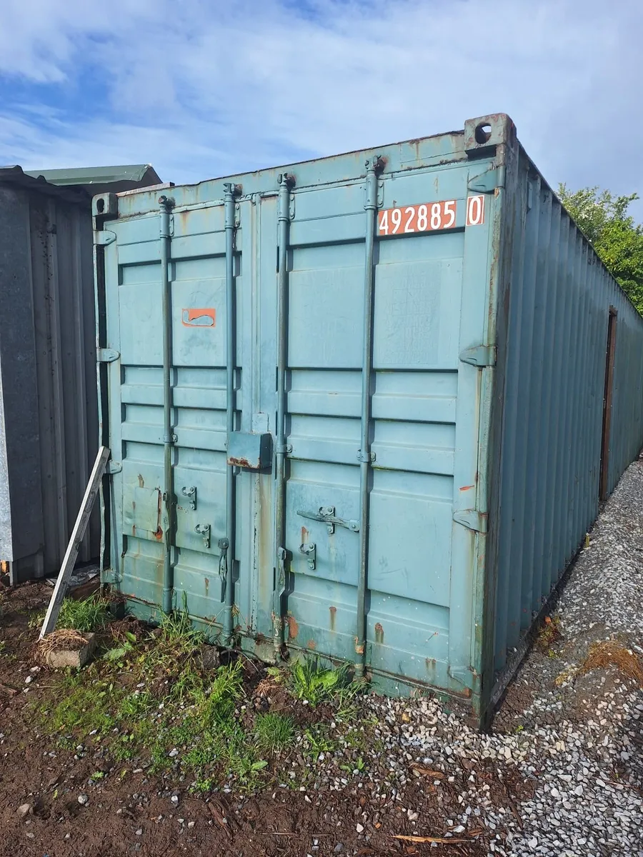 40ft shipping container - Image 1