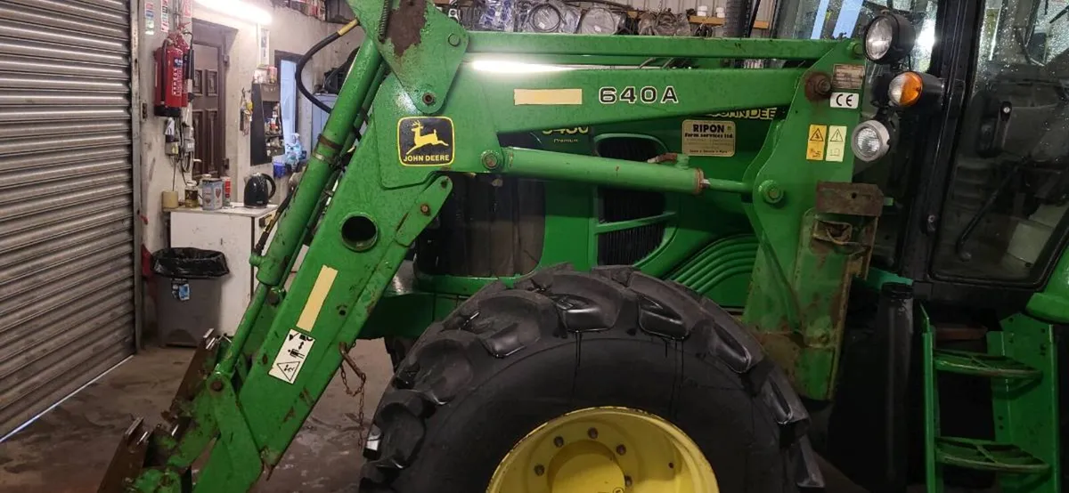 Tractor loader - Image 1