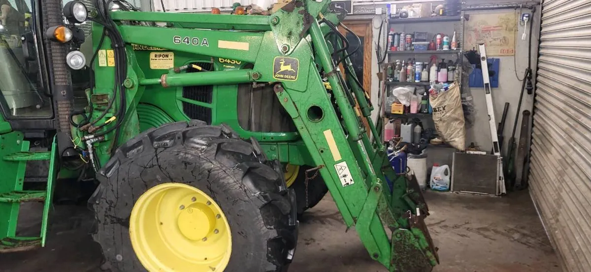 Tractor loader - Image 2