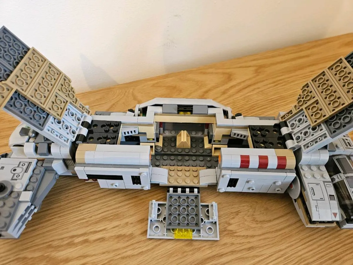 Lego Star Wars 75140 Resistance Troop Transport - Image 4