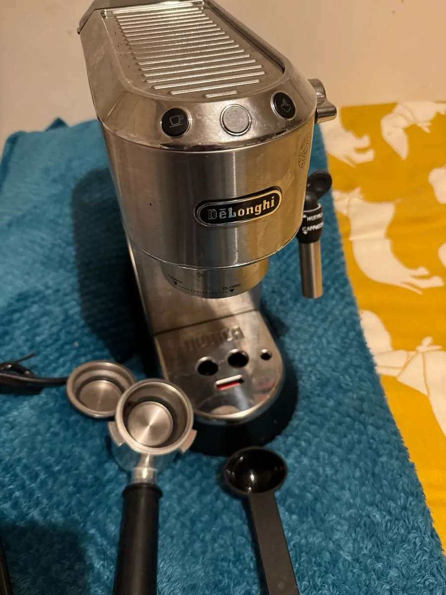 Delonghi coffee machine - Image 1
