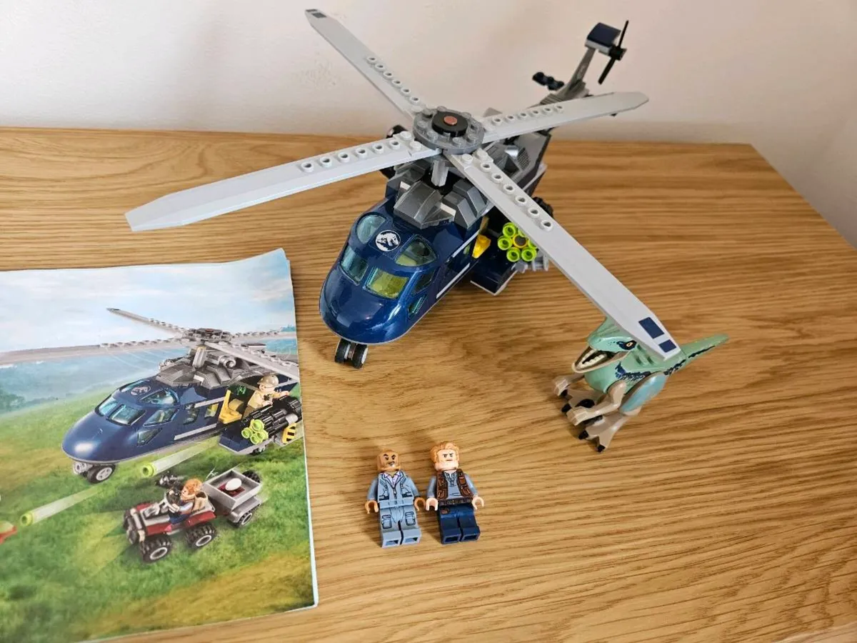 LEGO 75928 - Jurassic World helicopter pursuit - Image 2