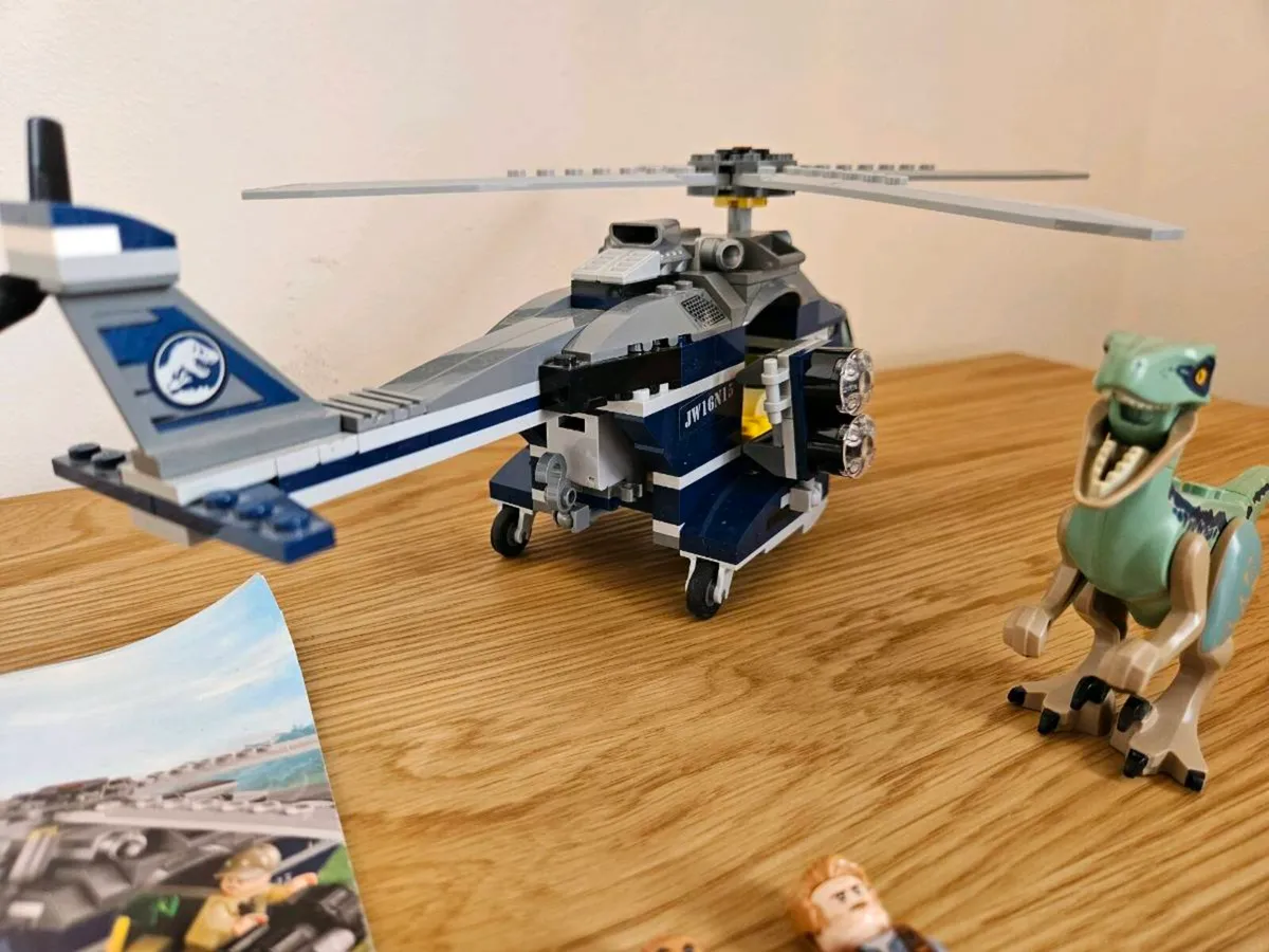 LEGO 75928 - Jurassic World helicopter pursuit - Image 4
