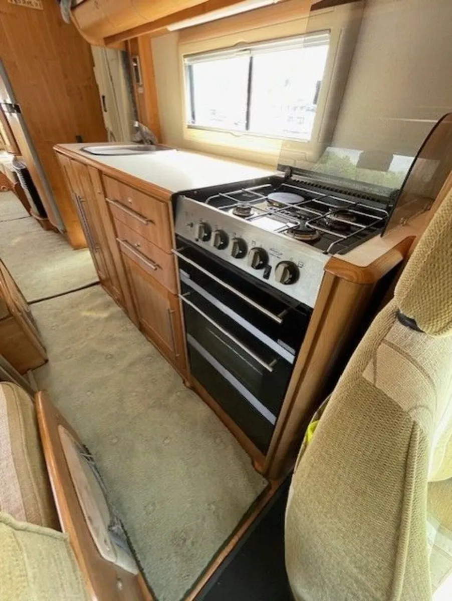 2007 Auto-Trail Arapaho Tag Axle Motorhome - Image 2