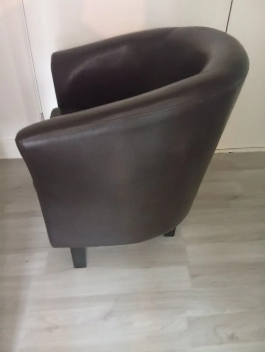Comfortable Leather Tub Club Armchair with cover - Image 4