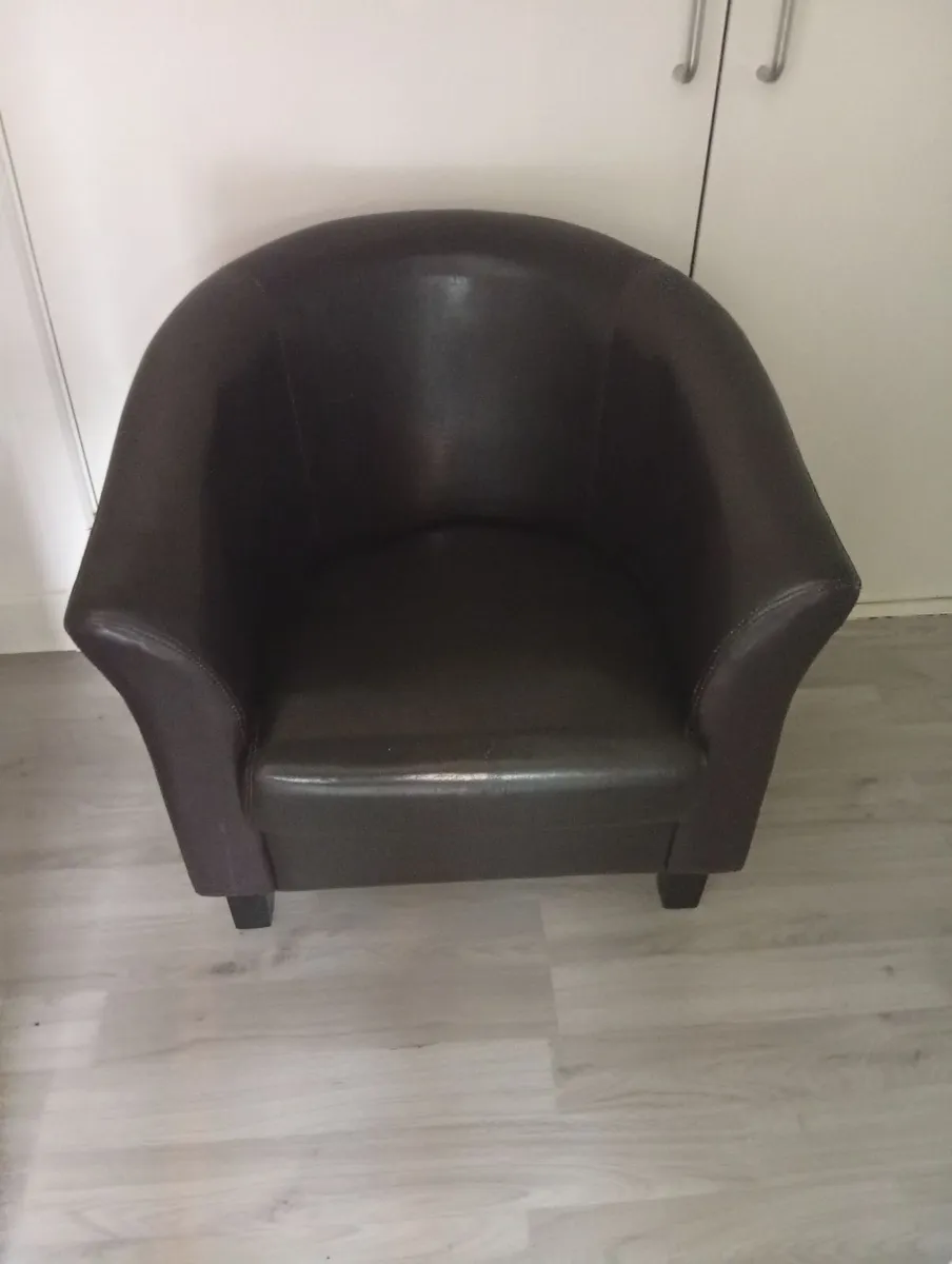 Comfortable Leather Tub Club Armchair with cover - Image 1