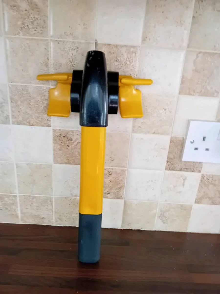 UNIVERSAL STEERING WHEEL LOCKS - Image 3