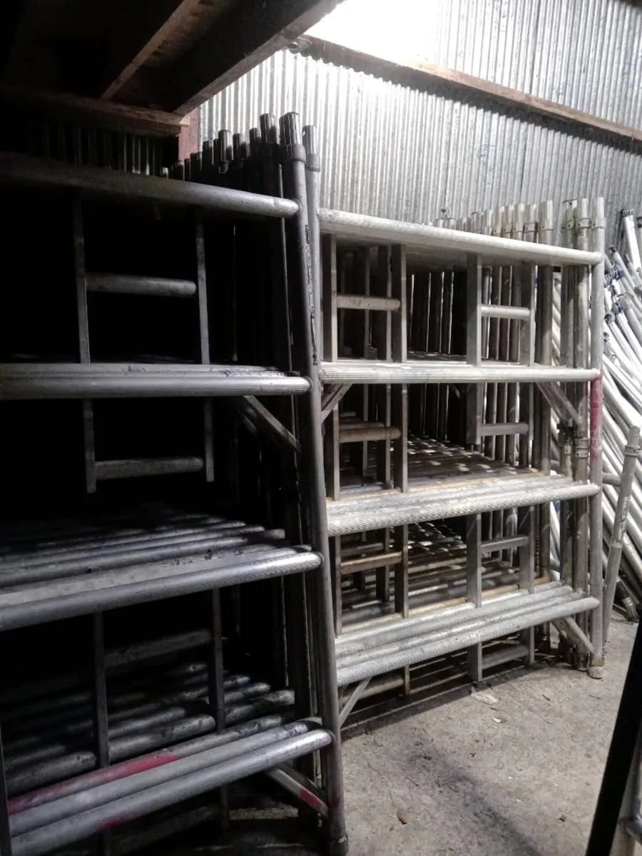 Scaffolding towers - Image 2