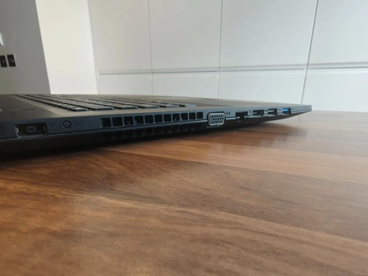 Lenovo G70 | AMD A8 | 17.3" HD+ | DVD | 8GB | 240G - Image 4