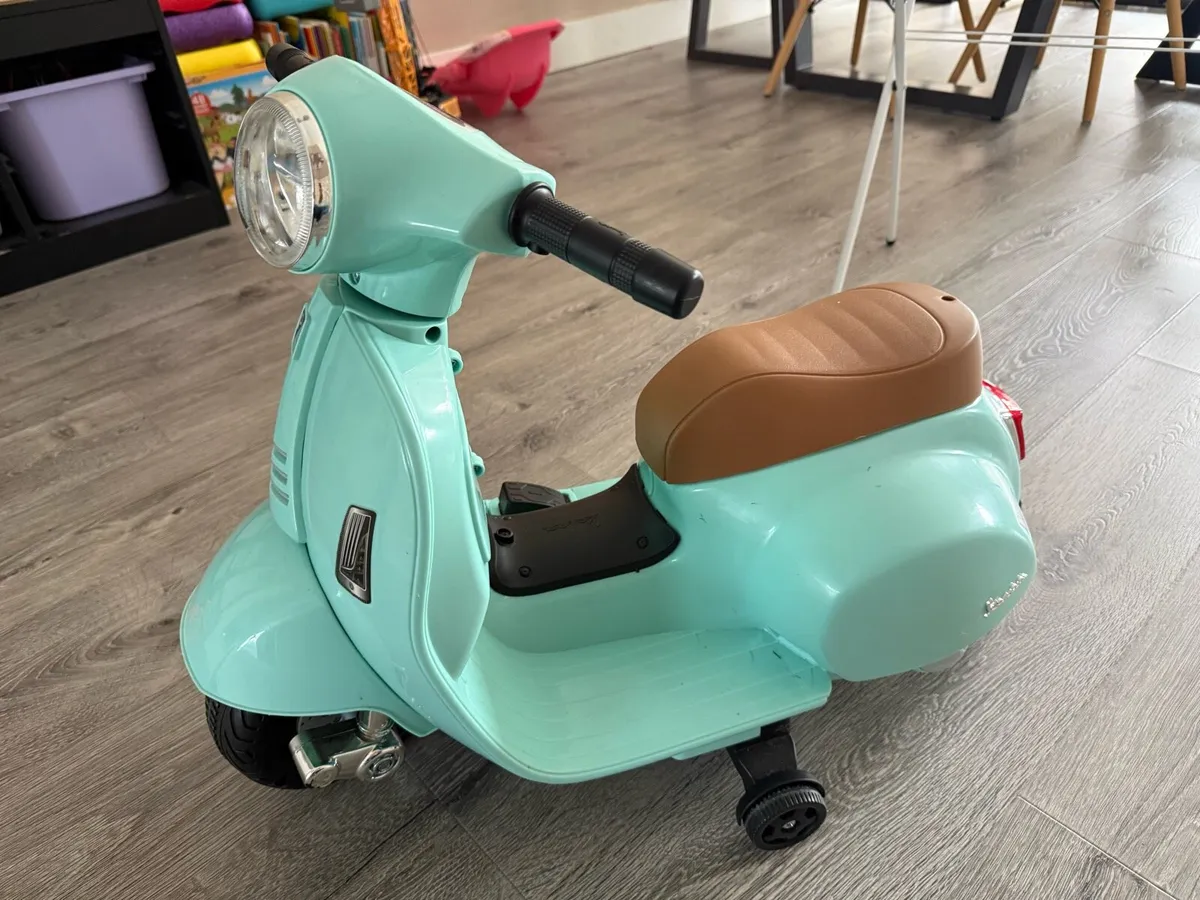 Ride on toy Vespa - Image 2
