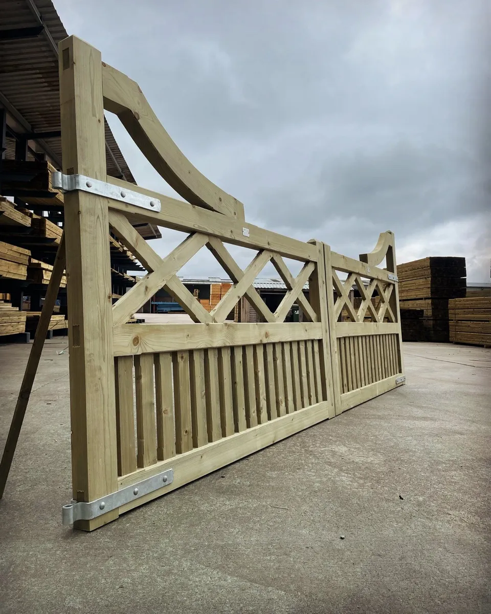 Wooden gates - Image 2