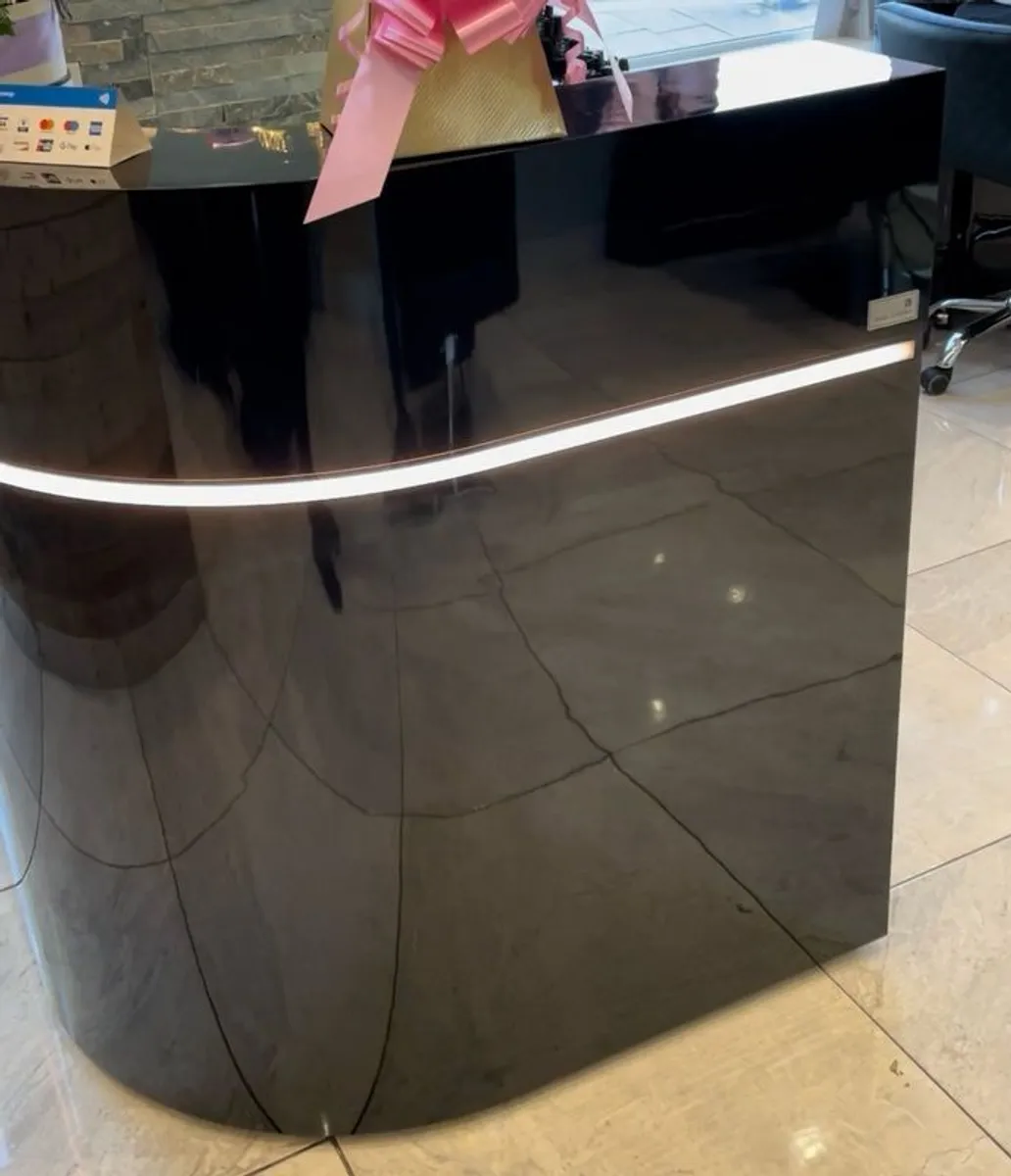 Salon Reception Desk - Image 2
