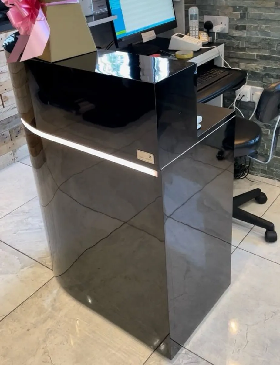 Salon Reception Desk - Image 3
