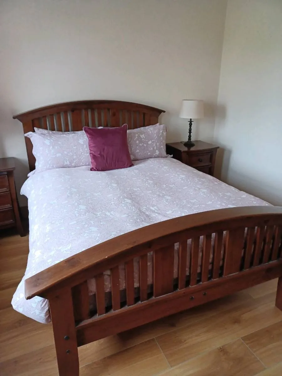 Bedroom furniture set - Image 1