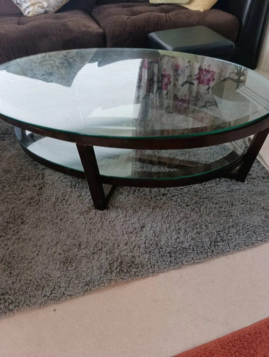 Oval coffee table heavy glass perfect - Image 1