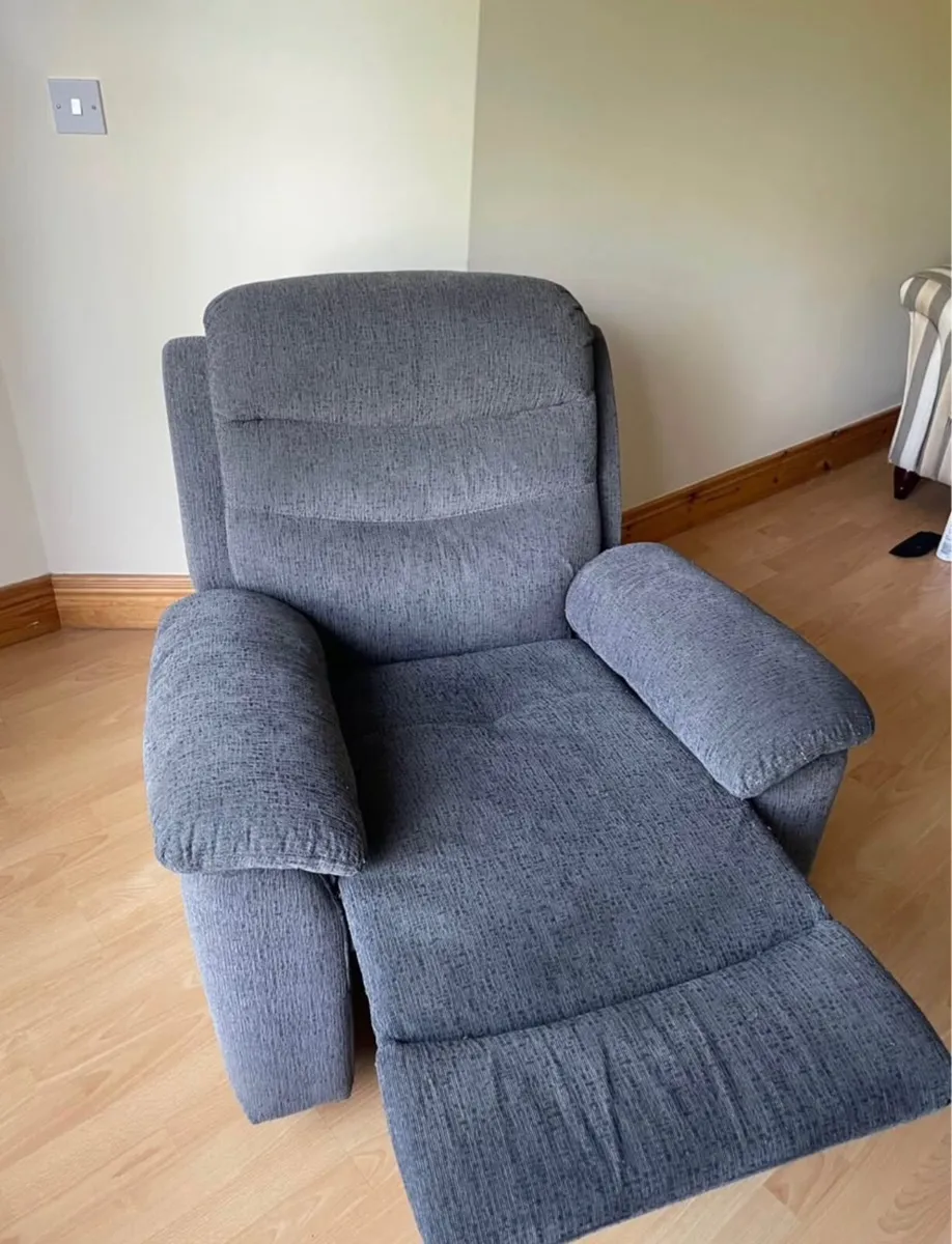 Recliner chair - Image 1