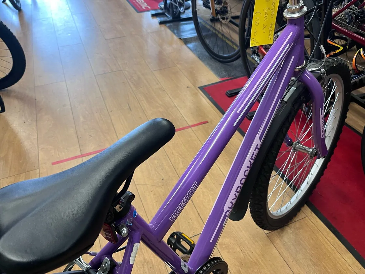 Girls 24inch mountain bike . 8 to 10 years - Image 3