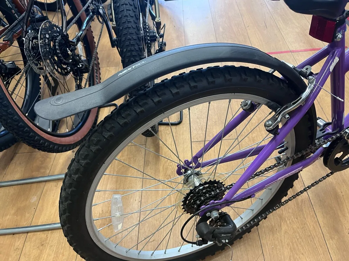 Girls 24inch mountain bike . 8 to 10 years - Image 2