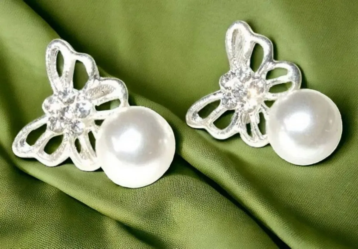 Vintage Unworn Pearl/Silver/Gem Earrings - Image 4
