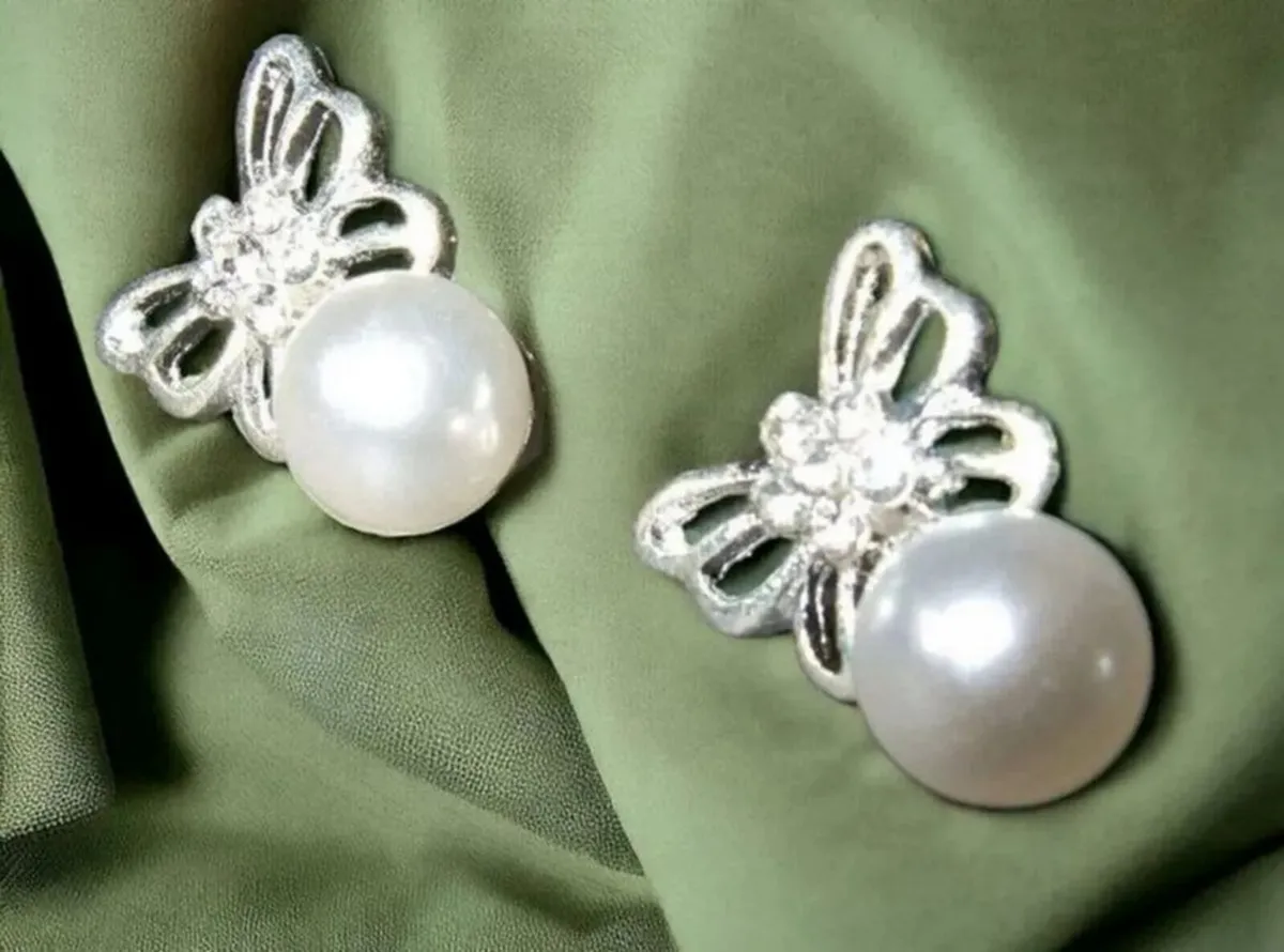 Vintage Unworn Pearl/Silver/Gem Earrings - Image 2