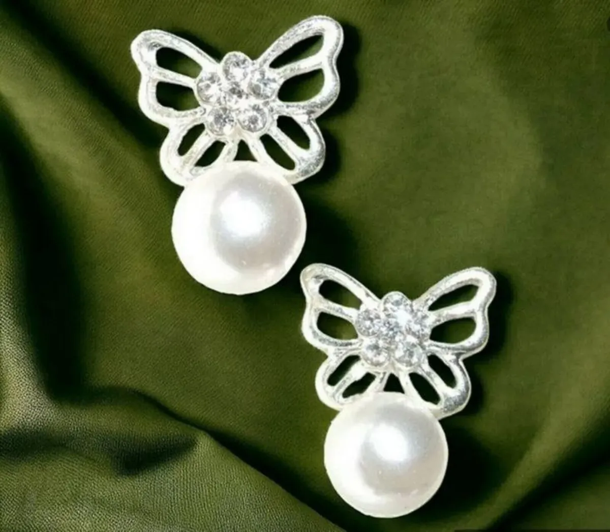 Vintage Unworn Pearl/Silver/Gem Earrings - Image 1