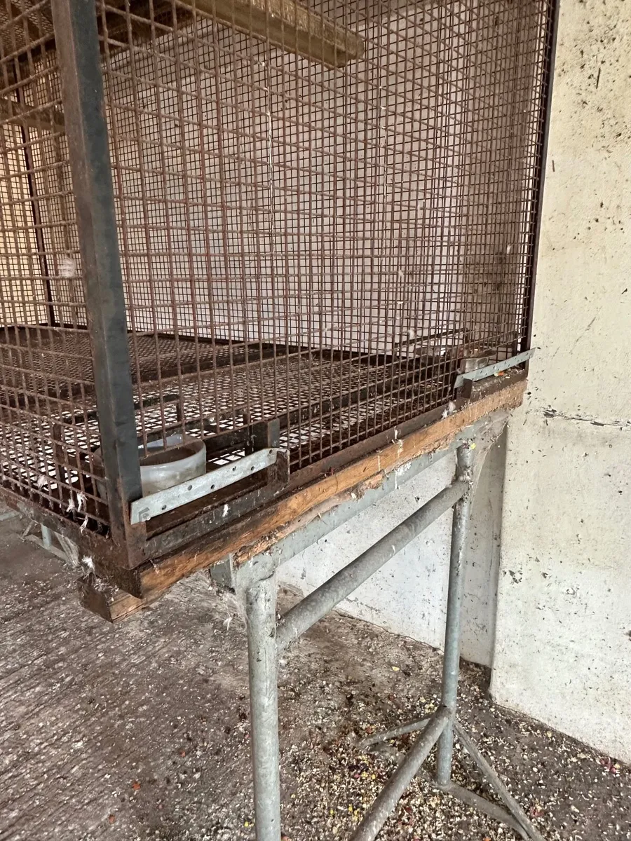 Large Metal Bird cage / Bird Aviary - Image 3
