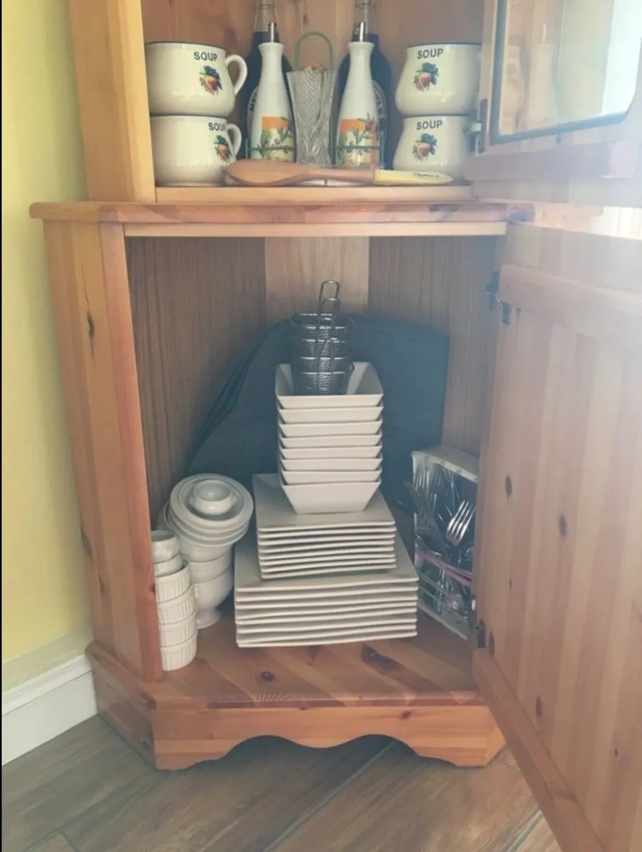 Beautiful pine corner dresser - Image 3