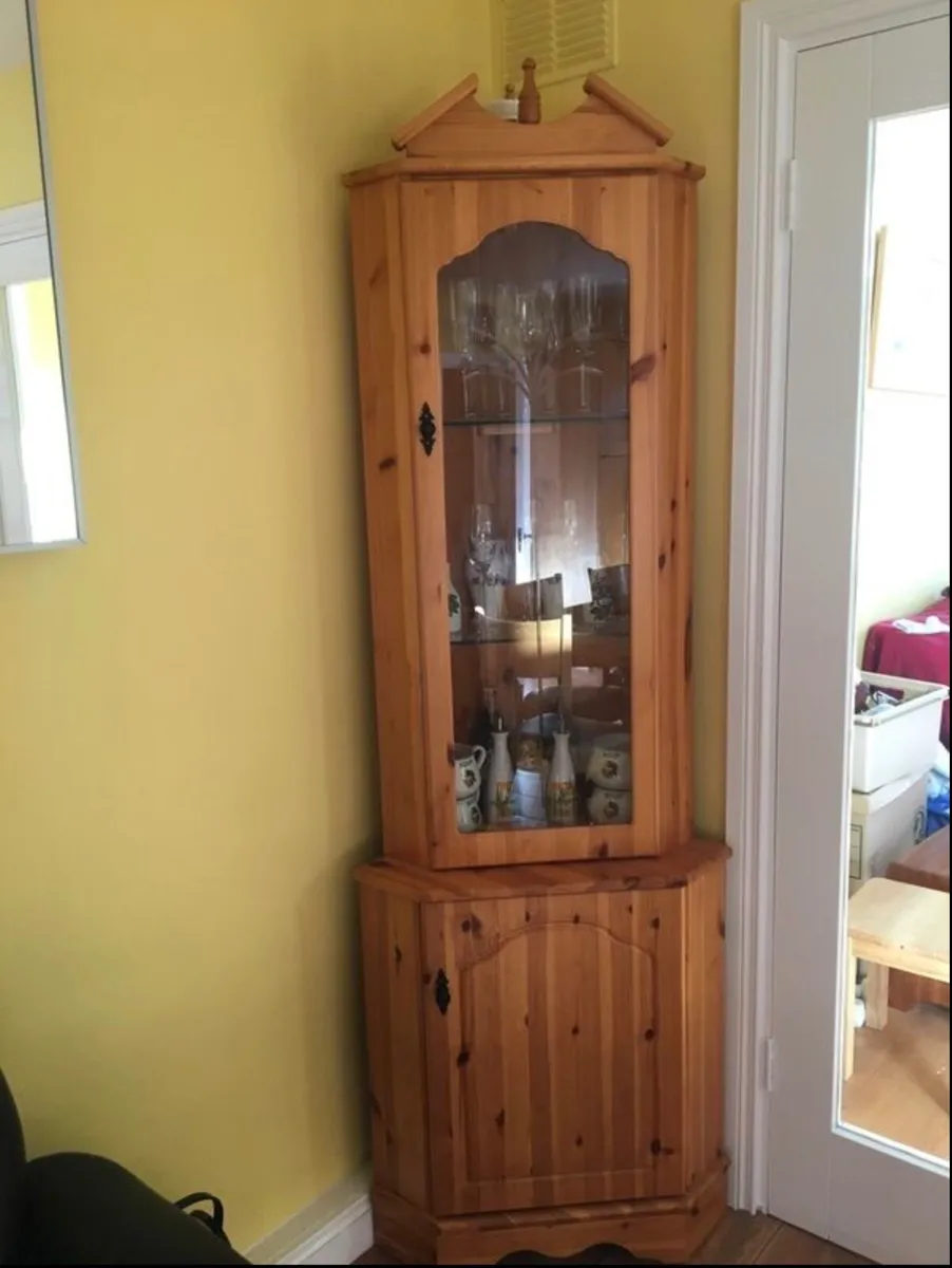 Beautiful pine corner dresser - Image 1