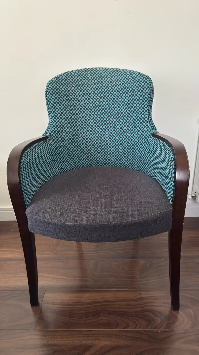 Chairs - 2 red 2 green (€50 each) or 4 for €190 - Image 1