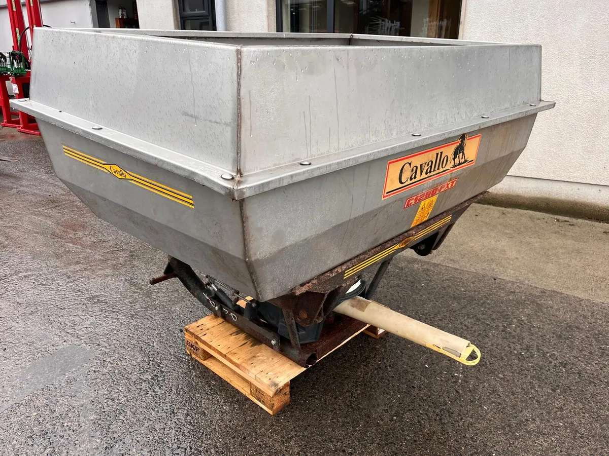 USED CAVALLO 1.2 TONNE SPREADER - Image 1