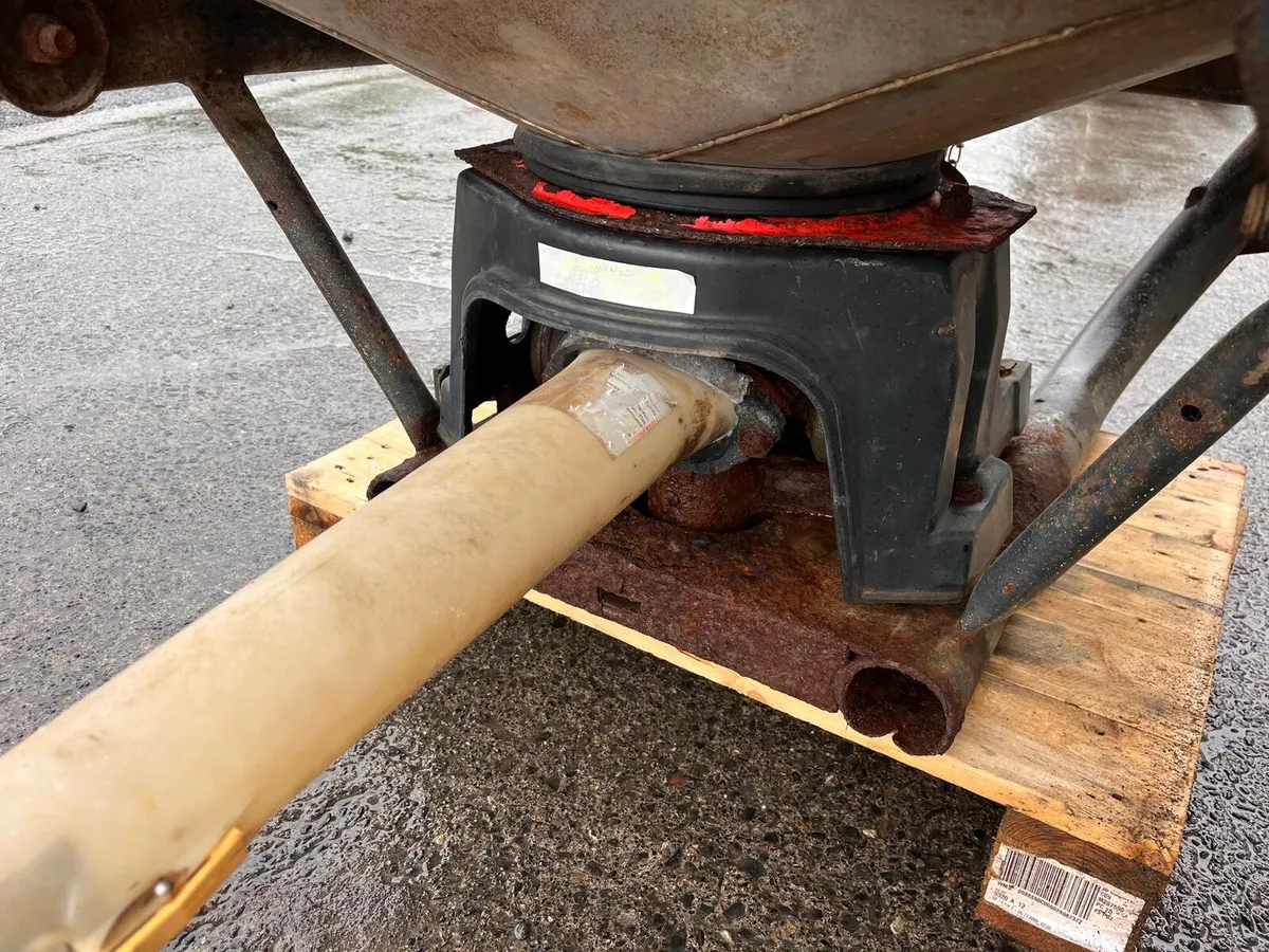 USED CAVALLO 1.2 TONNE SPREADER - Image 3