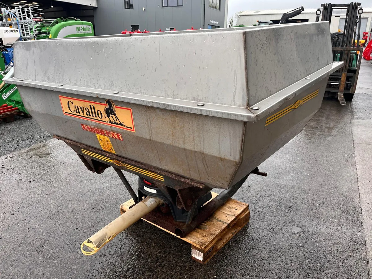 USED CAVALLO 1.2 TONNE SPREADER - Image 2